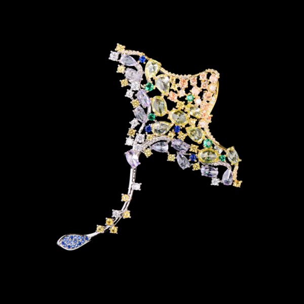 AVELIA Fly Fish Brooch