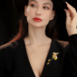 AVELIA_Gold_Enamel_Hummingbird_Brooch